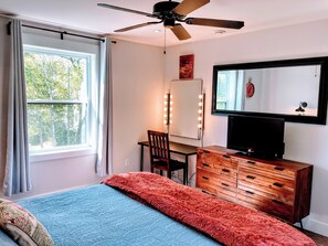 3 Schlafzimmer, Schreibtisch, Bügeleisen/Bügelbrett, Reisekinderbett