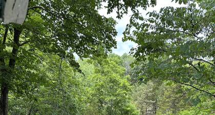 “On The Edge” Cabin
Secluded, quiet, peaceful, private community