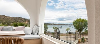 Luxury apartment in the best location in Aegina with breathtaking sea view!