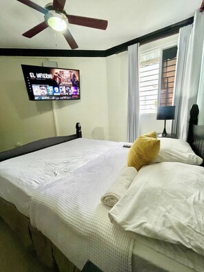 4 habitaciones, tabla de planchar con plancha, wifi y ropa de cama 