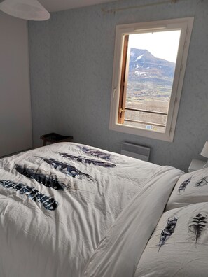 2 makuuhuonetta, vauvan matkasänky, ilmainen Wi-Fi, vuodevaatteet