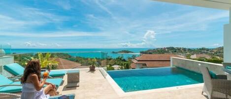 屋外プール、インフィニティプール