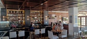 酒吧（店内）
