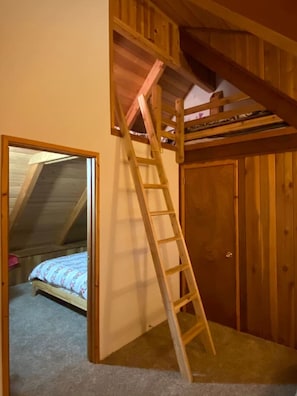 2 bedrooms, iron/ironing board, WiFi