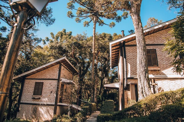 Una televisión de pantalla plana