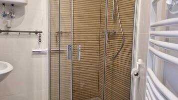 Dusche, Handtücher, Seife, Toilettenpapier