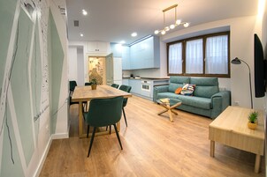 Apartamento superior | Cocina privada | Frigorífico grande, microondas, horno y lavavajillas