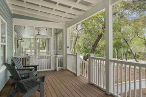 Terrace/patio - Dune Allen, HUGE Private Pool, Golf Cart & Bikes (Santa Rosa Beach)