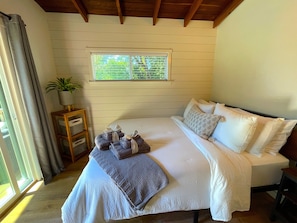 2 bedrooms, desk, iron/ironing board, travel crib