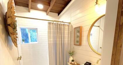 Fully Remodeled Private Wine Country Bungalow! Sunny Treetop Views, Luxury Beds