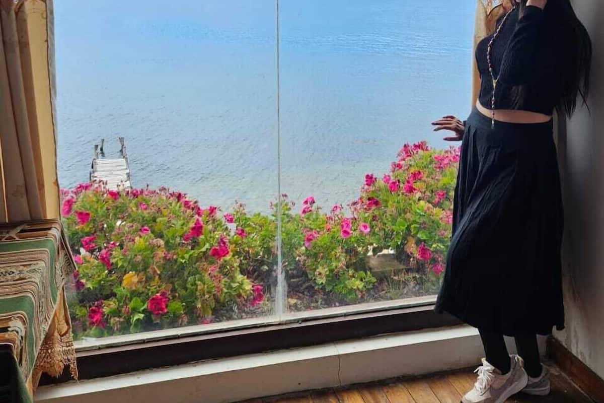 Premium-mökki, kylpyhuone makuuhuoneen yhteydessä, järvinäköala | Työpöytä