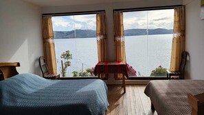尊榮小屋, 獨立浴室, 湖景 | 書桌
