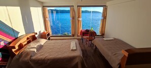 Baita Premium, bagno in camera, vista lago | Una scrivania