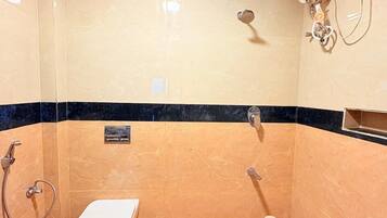 Deluxe Double Room | Bathroom