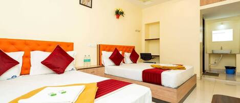 Family Quadruple Room, 2 Queen Beds | WiFi (free)