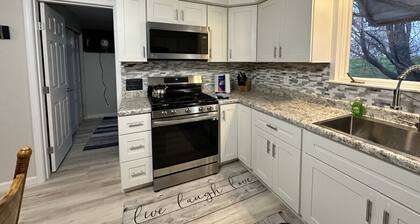Relaxing 3 bedroom cottage right off Lake Carlyle