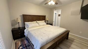 3 bedrooms, desk, iron/ironing board, travel crib