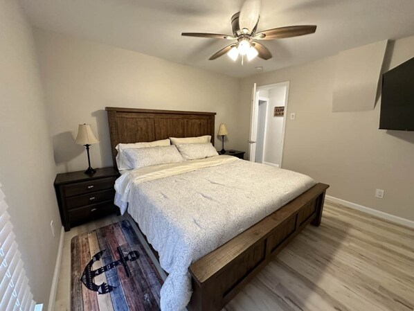 3 bedrooms, desk, iron/ironing board, travel cot