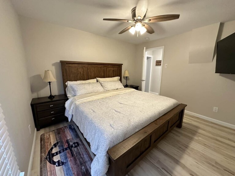 Escape To Our Newly Remodeled, Pet-friendly 3br/2ba Home In Keyesportjust A Short Walk To Carlyle Lake! Sleeps 7. Perfect For Families, Enjoy Lake Days, A Full Kitchen, Workspace, And A Cozy Fire Pit For Relaxing Evenings. - Illinois