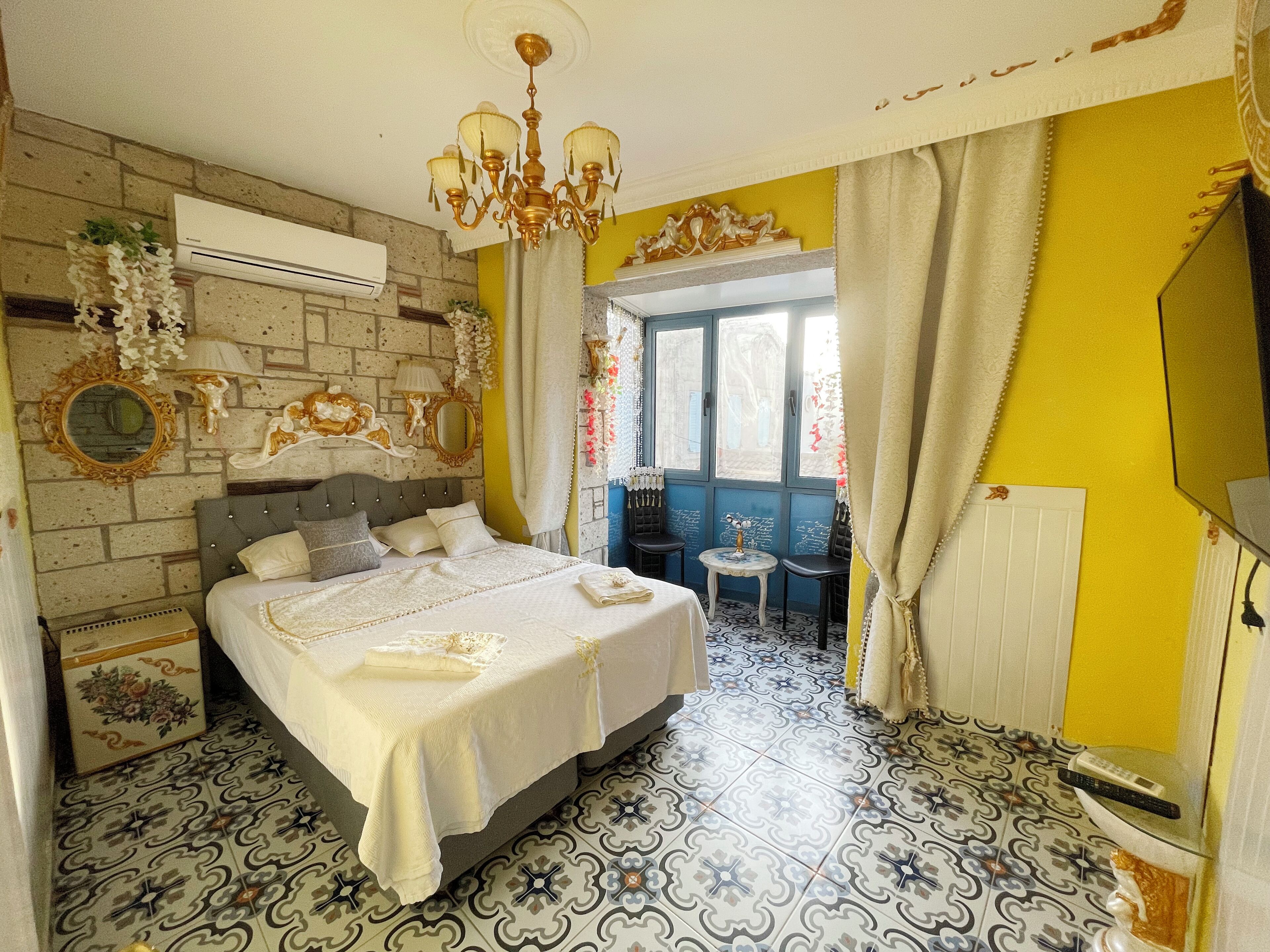 Luxury Double Room | Hypo-allergenic bedding, minibar, in-room safe, soundproofing