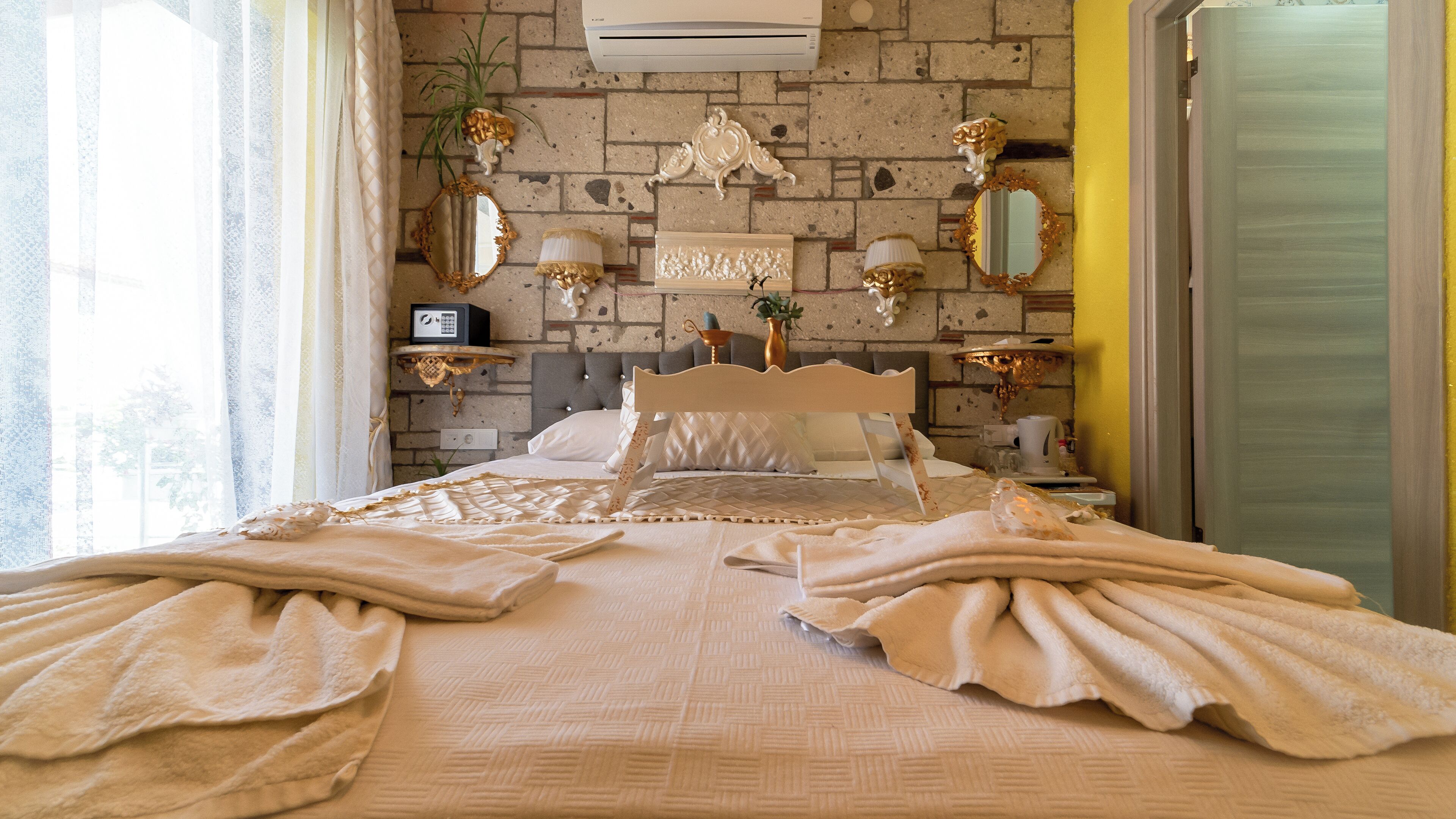 Standard Double Room | Hypo-allergenic bedding, minibar, in-room safe, soundproofing