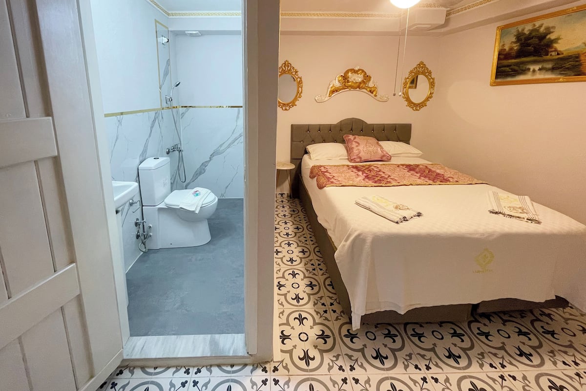 Economy Room, No Windows, Ground Floor | Hypo-allergenic bedding, minibar, in-room safe, soundproofing