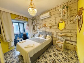 Luxury Double Room | Hypo-allergenic bedding, minibar, in-room safe, soundproofing - Lamur Otel (Cesme)