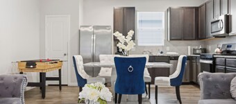 Lux New Beau;Houston;IAH Airport;Dtown;Woodlands;Spring;NRG World Cup Std;HotTub