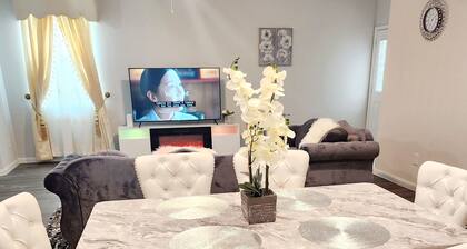 Lux, New, Beau, Hot tub &4Bedroom; Houston near IAH, Downtown, Woodlands &Spring