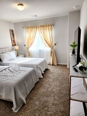 4 Schlafzimmer, Schreibtisch, Bügeleisen/Bügelbrett, kostenloses WLAN