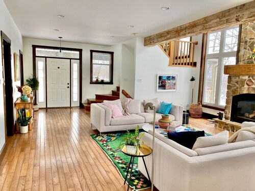 Spacious and cozy Four Season retreat in the Beaver Valley!