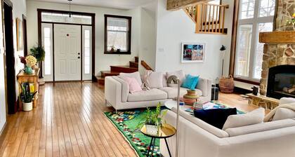 Spacious and cozy Four Season retreat in the Beaver Valley!