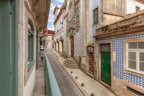 Unclassified image, 2 of 19, button