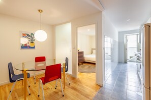 Iron/ironing board, free WiFi, bed sheets