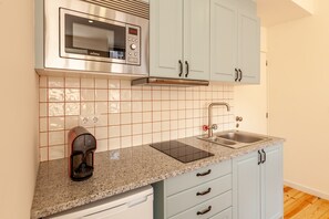 Fridge, microwave, coffee/tea maker, electric kettle