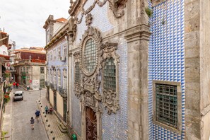 Unclassified image, 5 of 33, button