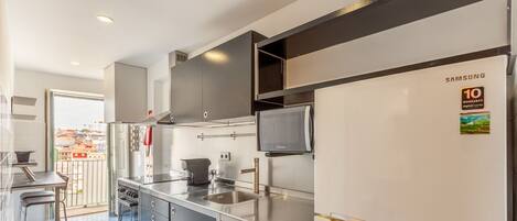 Fridge, microwave, oven, coffee/tea maker