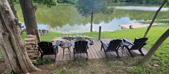 Waterfront Home Located near Ark, Reds and Bengals. Newly Renovated. 