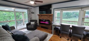 TV connectée, cheminée