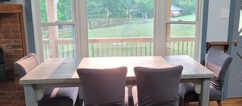 Waterfront Home Located near Ark, Reds and Bengals. Newly Renovated.