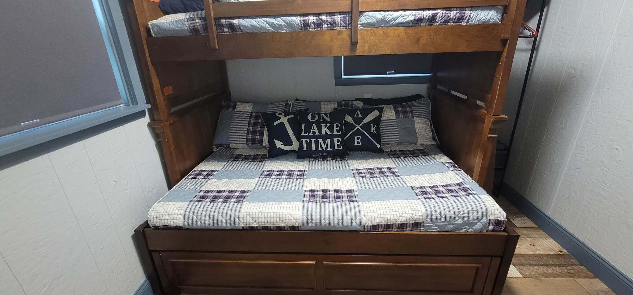 2 bedrooms, WiFi (free), bed sheets