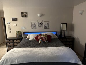 6 bedrooms, desk, iron/ironing board, free WiFi