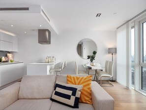 TV - Avant-Garde, Shoreditch by Interhome (Shoreditch)