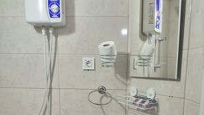 Bathroom - Munzur hostel (Edremit)