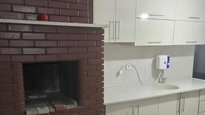 BBQ/picnic area - Munzur hostel (Edremit)