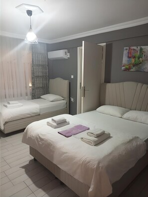 Twin Room | Free WiFi - Munzur hostel (Edremit)