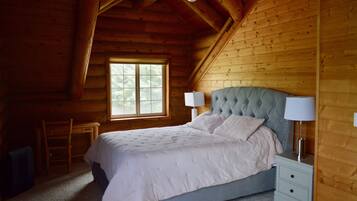 4 bedrooms, desk, iron/ironing board, WiFi