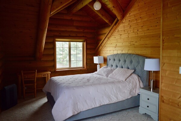 4 bedrooms, desk, iron/ironing board, WiFi