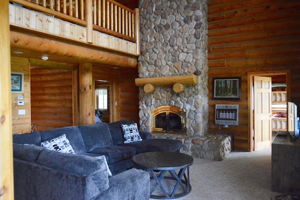 Smart TV y chimenea 