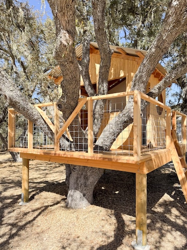 Campover Ranch with Saltwater Pool & Treehouse